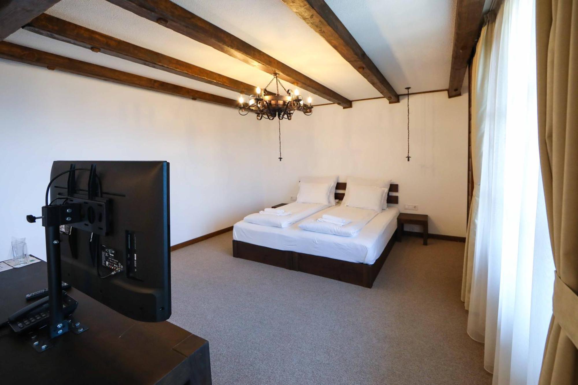Hotel Leshten Habitación foto